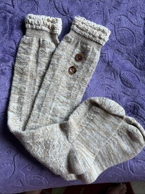 Cozy Knee high Socks NWOT with Button Detail - Cream lace trim